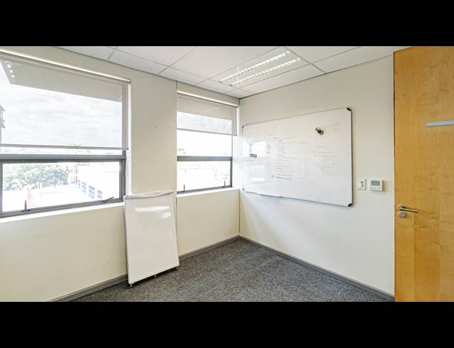 1,552M² OFFICE TO LET IN FERNDALE